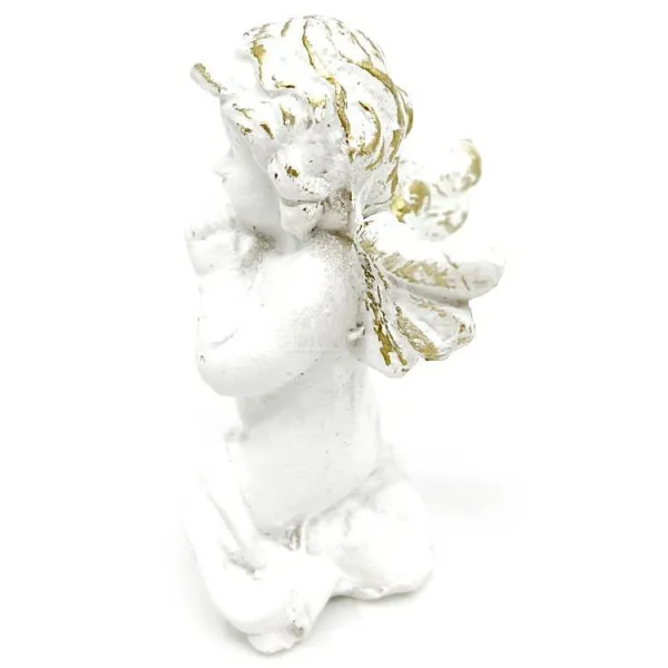 Engel, der für den Frieden betet, in einem Geschenksäckchen