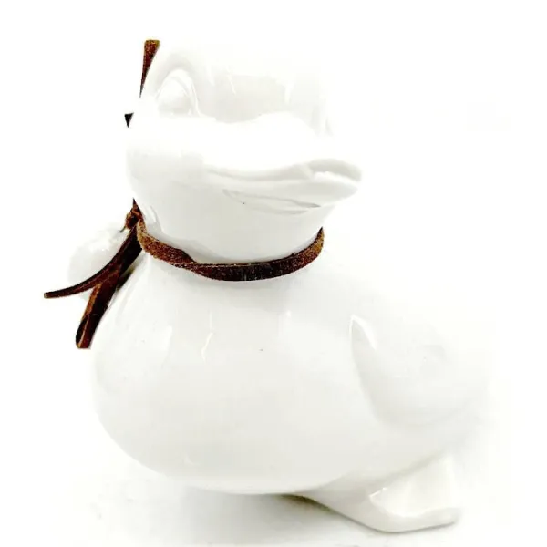 Ceramic Duck sitting head left with bow