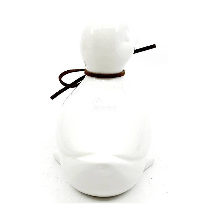 Ceramic Duck sitting head right with bow