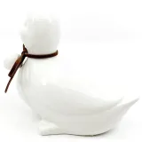 Sitzende Ente aus Keramik mit Kopf nach rechts und Schleife