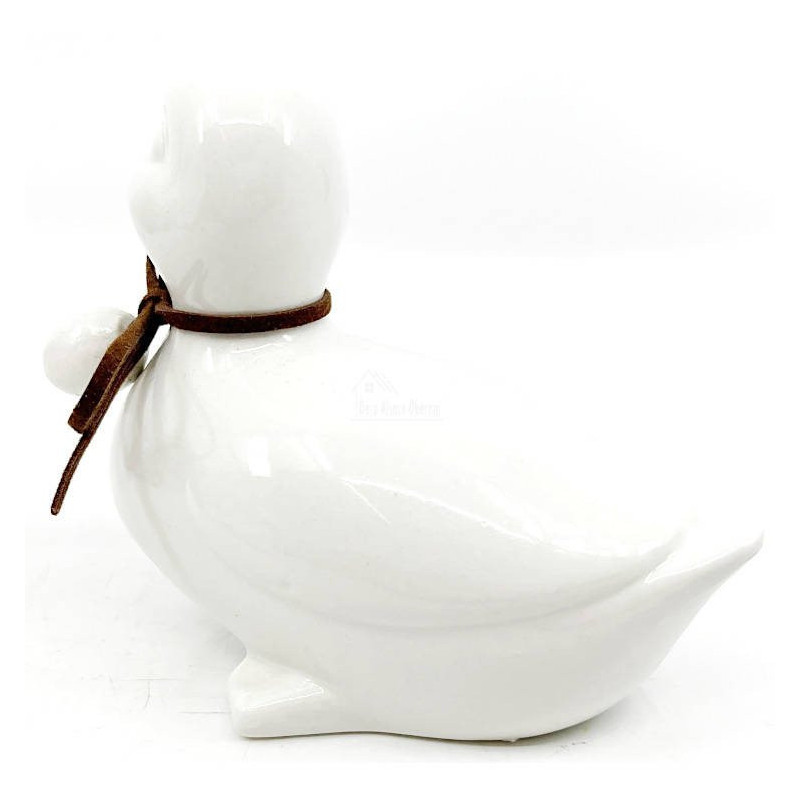 Sitzende Ente aus Keramik mit Kopf nach rechts und Schleife