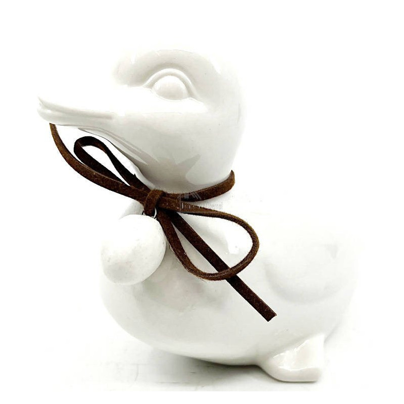Ceramic Duck sitting head right with bow