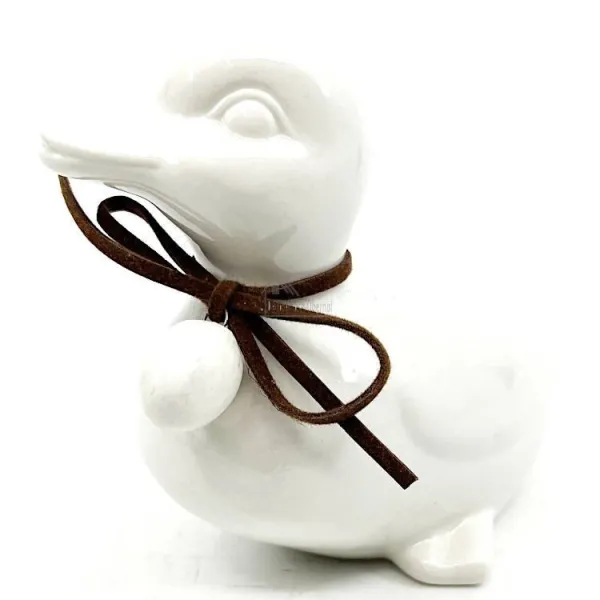 Ceramic Duck sitting head right with bow