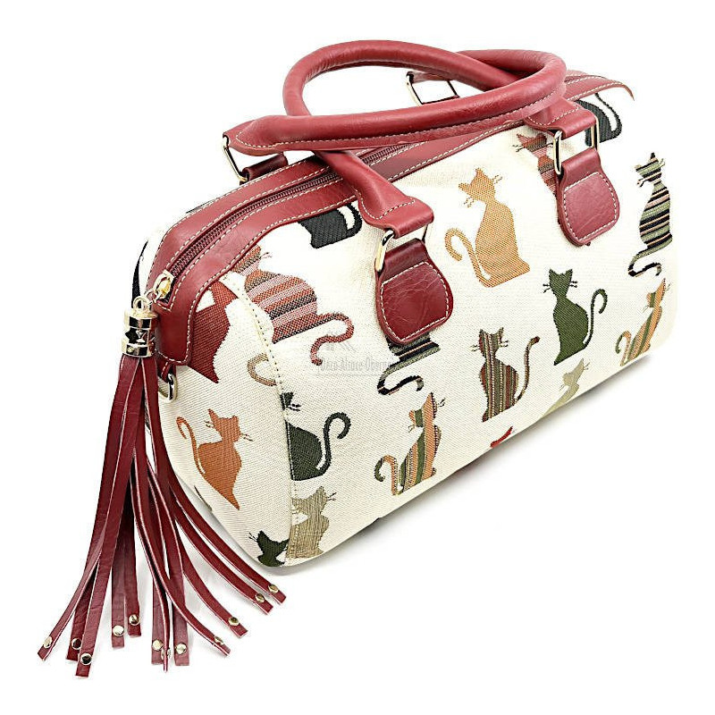 Helle Handtasche mit Pompon mit Katzenmotiv in Farbe