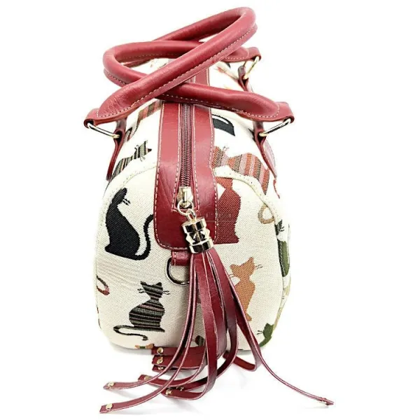 Helle Handtasche mit Pompon mit Katzenmotiv in Farbe