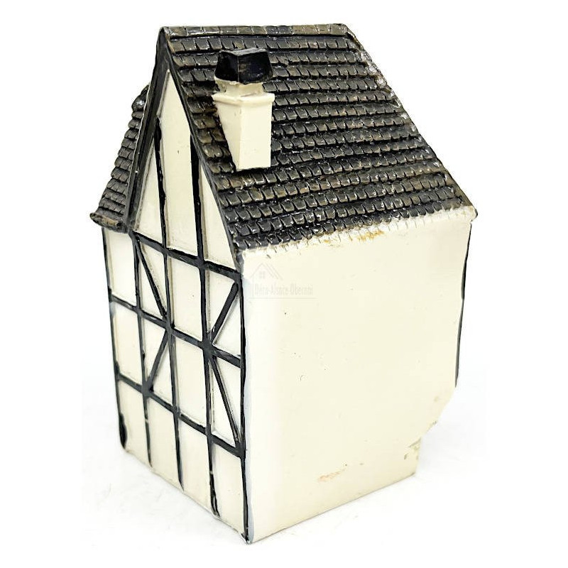Maison d'angle Alsacienne blanche à Colombages en Résine