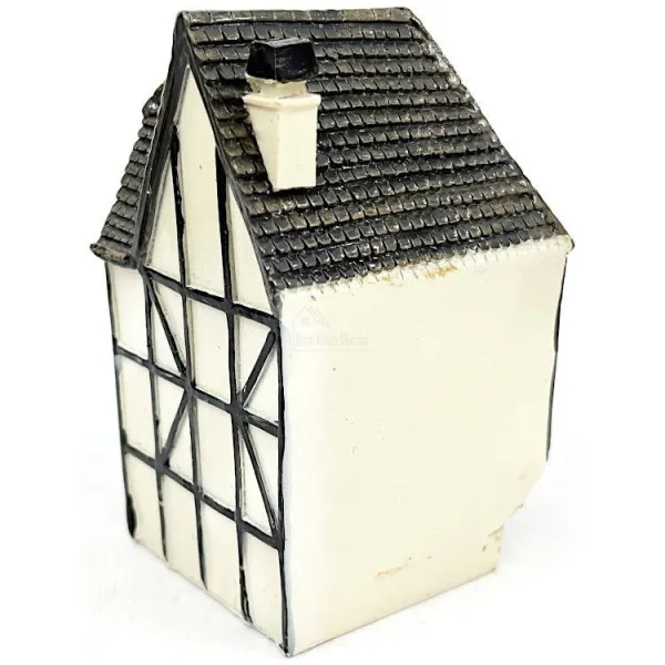 Maison d'angle Alsacienne blanche à Colombages en Résine