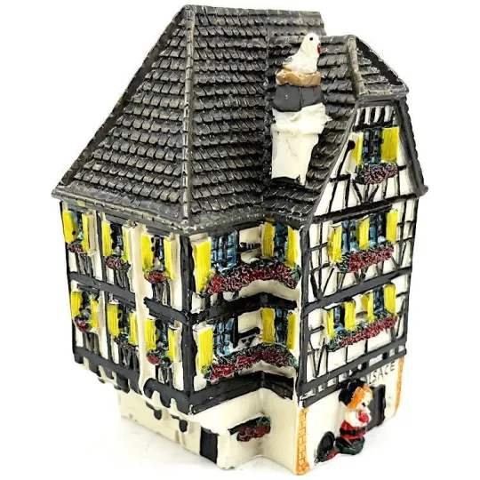 Maison d'angle Alsacienne blanche à Colombages en Résine