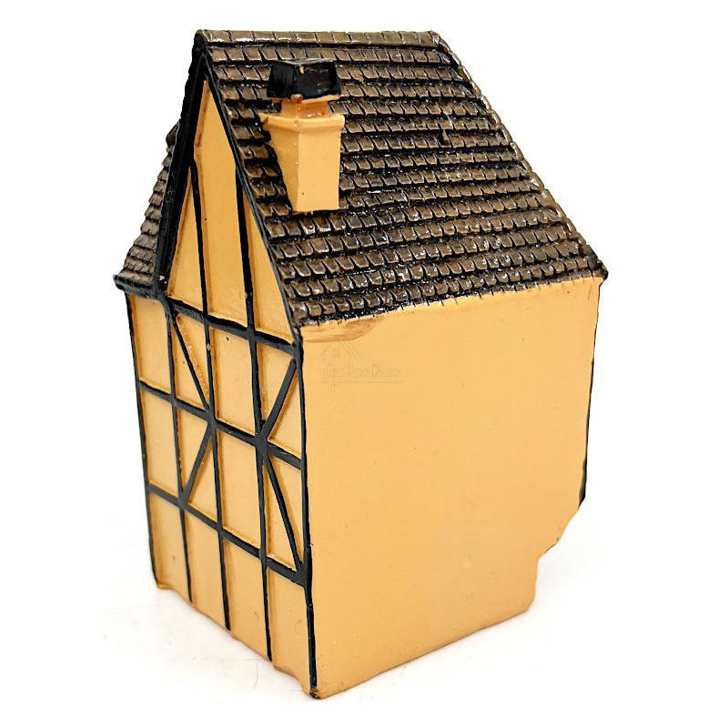 Maison d'angle Alsacienne orange à Colombages en Résine