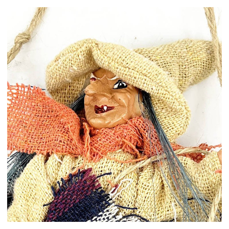Sorcière d'Alsace beige avec foulard suspendue bienvenue 28 cm