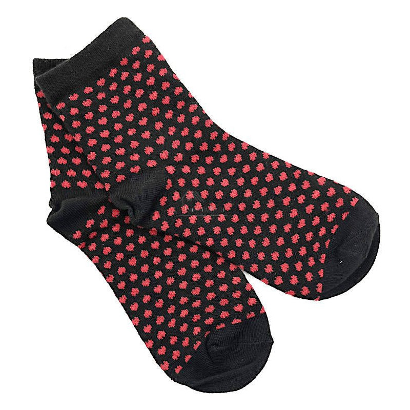 Schwarze Socken mit roten Herzen aus dem Elsass