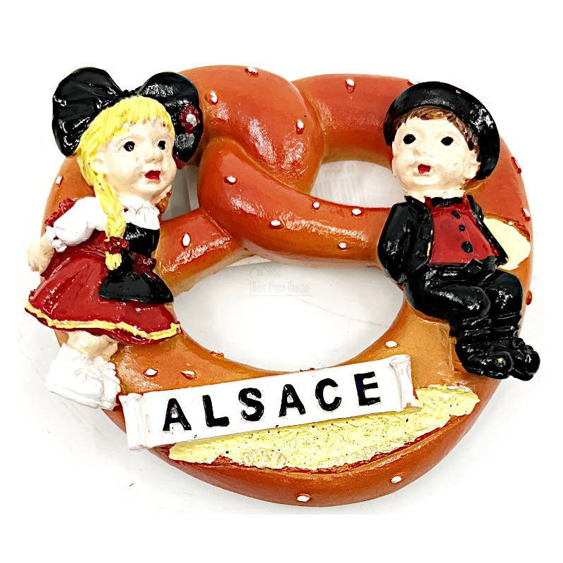 Decorative Pretzel Magnet with sitting Alsatians