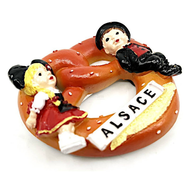 Deko-Magnet Brezel mit sitzenden Elsässern