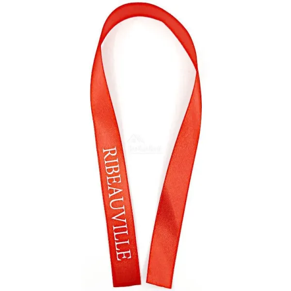 Rotes Satinband mit der Aufschrift Ribeauvillé