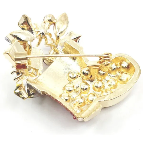 Broche Fantaisie dorée Botte de Noël garnie de Strass