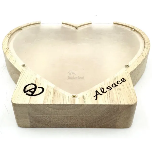 Tirelire Coeur en Bois gravé Bretzel Alsace