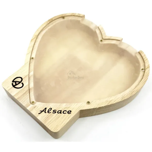 Tirelire Coeur en Bois gravé Bretzel Alsace