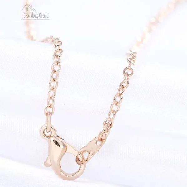 Collier avec fermoir et Pendentif Bretzel d'Alsace doré