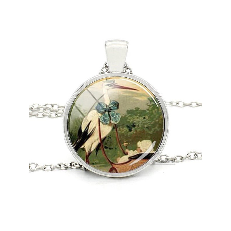 Collier avec Pendentif avec Verre bombé en Verre fond Cigogne d'Alsace Vintage