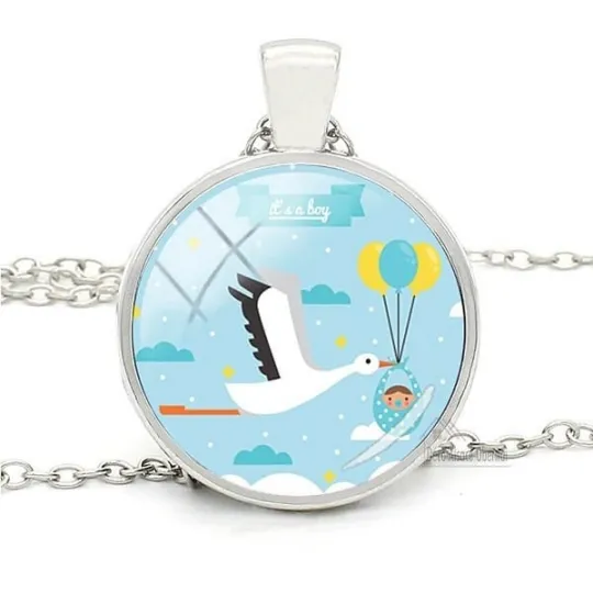 Collier avec Pendentif avec Verre bombé fond Bleu et Cigogne d'Alsace It's a Boy