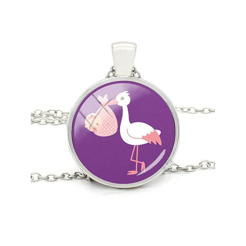 Collier avec Pendentif avec Verre bombé fond Violet et Cigogne d'Alsace