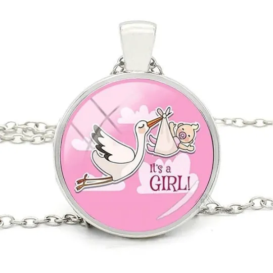 Collier avec Pendentif avec Verre bombé fond Rose et Cigogne d'Alsace It's à Girl