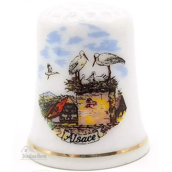 Dé à Coudre en Porcelaine décor Nid de Cigogne et Village d'Alsace