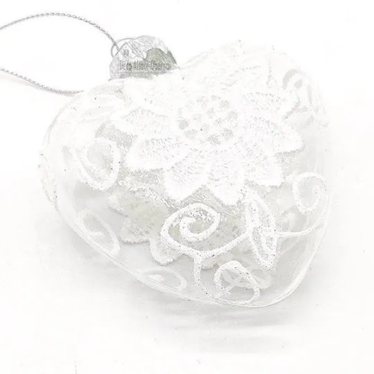 Suspension Coeur en Verre orné de Dentelles blanches