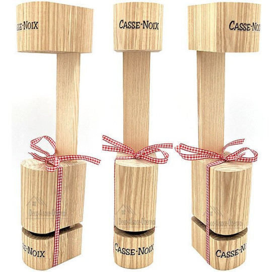 Casse Noix / Amandes / Noisette en Bois et Ruban Alsace