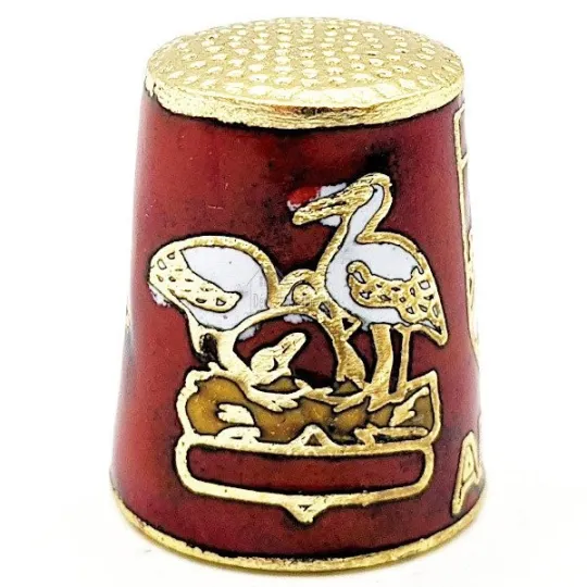 Vingerhoed metaal goudkleurig rood met Wapen en Ooievaar