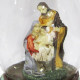 Nursery unter Tropfen Glas Harz mit Base