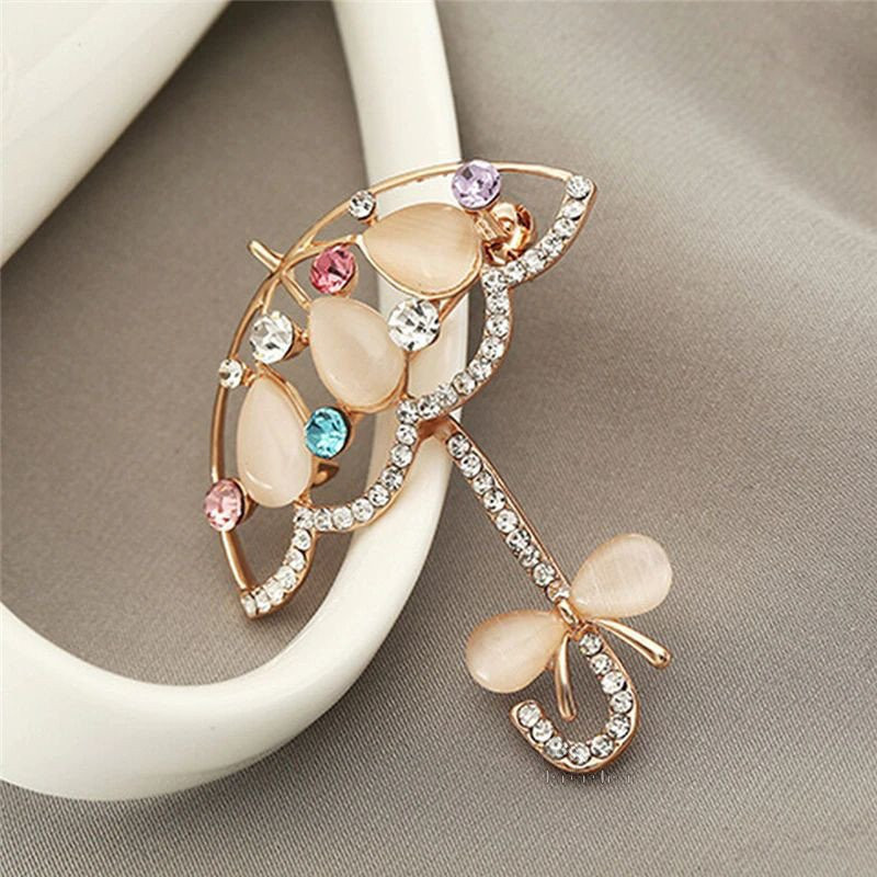 Broche dorée Fantaisie forme de Parapluie sertie de Strass