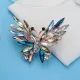 Broche dorée Fantaisie forme de Papillon en vol sertie de Strass