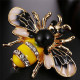 Broche dorée Fantaisie Abeille volante sertie de Strass
