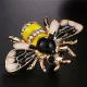 Broche dorée Fantaisie Abeille volante sertie de Strass