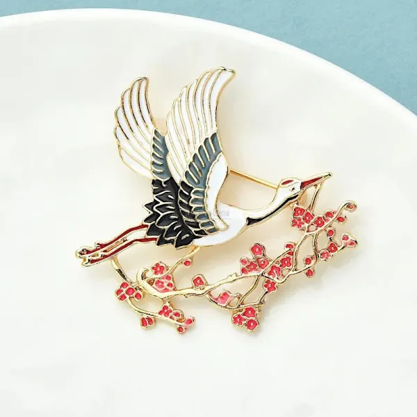 Broche dorée Fantaisie Cigogne en Vol peinture émaillée