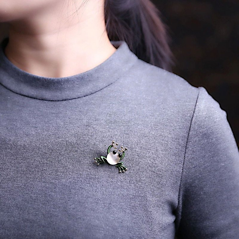 Broche dorée Fantaisie Grenouille avec Cristal et peinture émaillée
