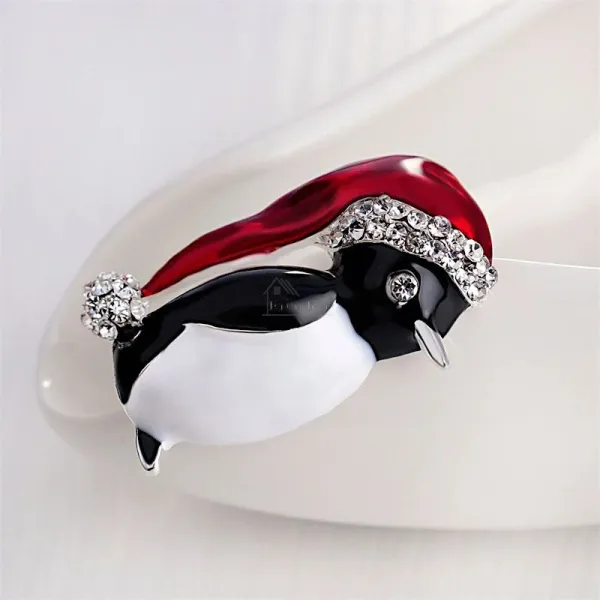 Broche dorée Fantaisie Pingouin Bonnet rouge sertie de Strass
