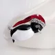 Broche dorée Fantaisie Pingouin Bonnet rouge sertie de Strass