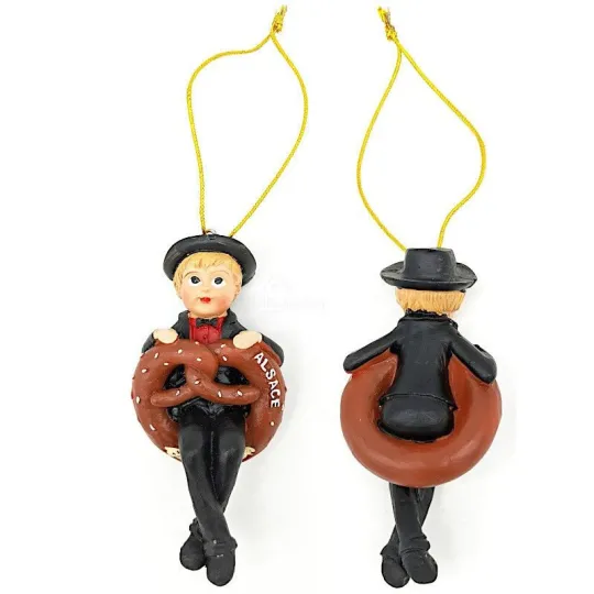 Alsatian pendant light sitting in a pretzel