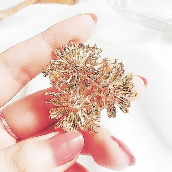 Golden brooch Fantasy 3 Daisies