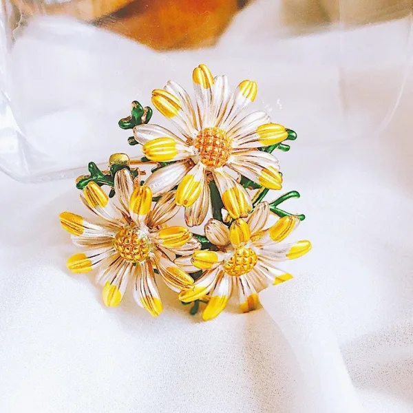 Goldene Brosche Fantasy 3 Gänseblümchen