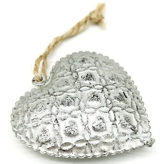 Petit Coeur en Métal gris avec grelot à suspendre