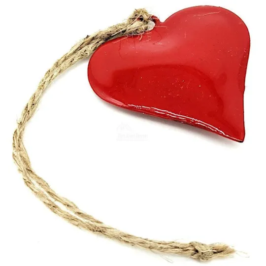 Klein Hart in Glanzend Rood Gelakt Metaal om op te Hangen