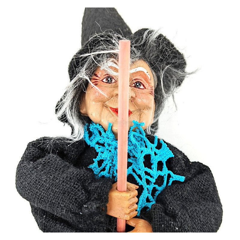 Elsässische Hexe zum Aufhängen mit schwarzer Weste und blauen Fransen 31 cm