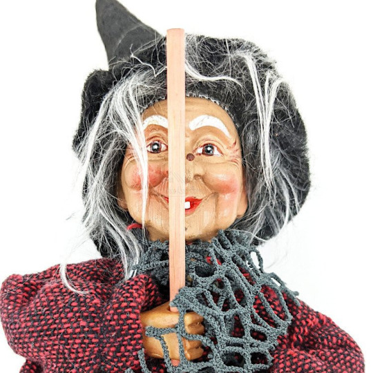 Sorcière d'Alsace à suspendre avec Gilet brun et Franges noires 31 cm