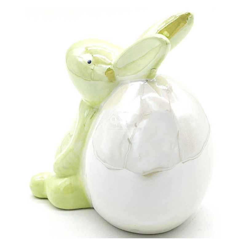 Lapin décoratif en Céramique brillante Vert assis contre un Oeuf