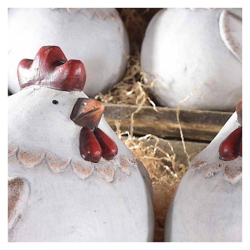 Big chubby decorative hen in terracotta to lay