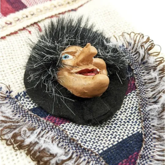 Rode sok om op te hangen met heks van Elzas in reliëf