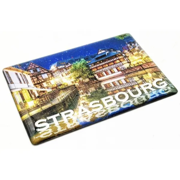 Dekorativer Magnet mit Spiegelungen der Petite France in Straßburg